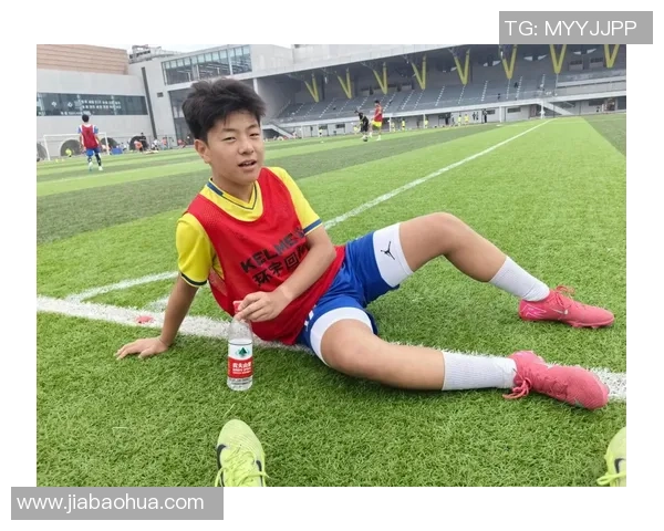 足球明星独特踢球姿势解析与技巧分享让你领略足球魅力